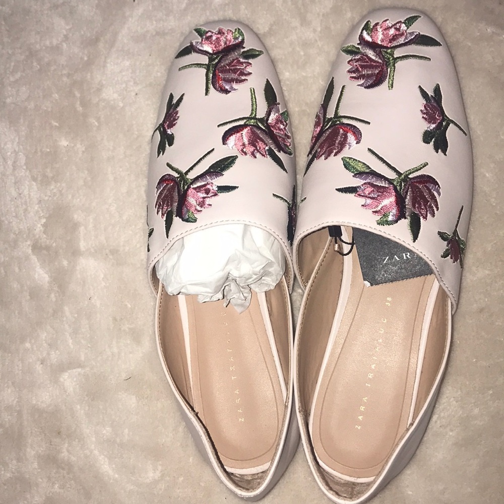 I’m selling these brand new Zara shoes